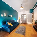Riverside 2bd By Vltava & Theater Prague