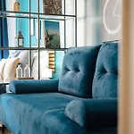 Riverside 2bd By Vltava & Theater Apartment