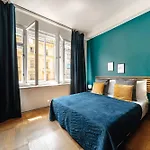 Apartment Riverside 2bd By Vltava & Theater *